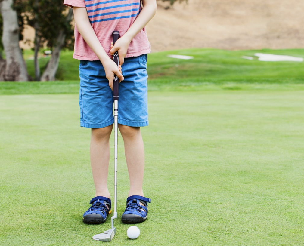 kid golfing